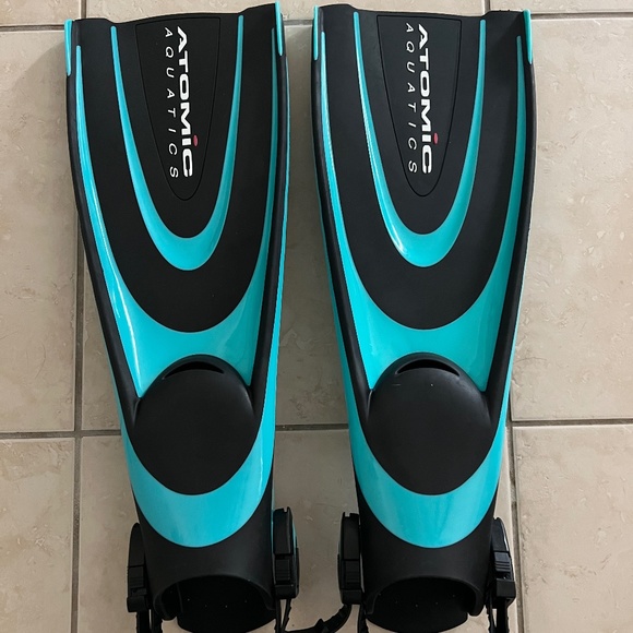 Atomic Aquatics Blade Fin - Picture 1 of 3